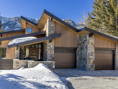 Ski Lodge in Mammoth Lakes California